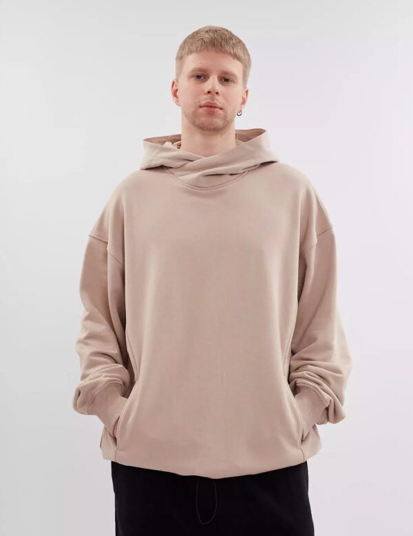 Beigefarbener Kapuzenpulli
